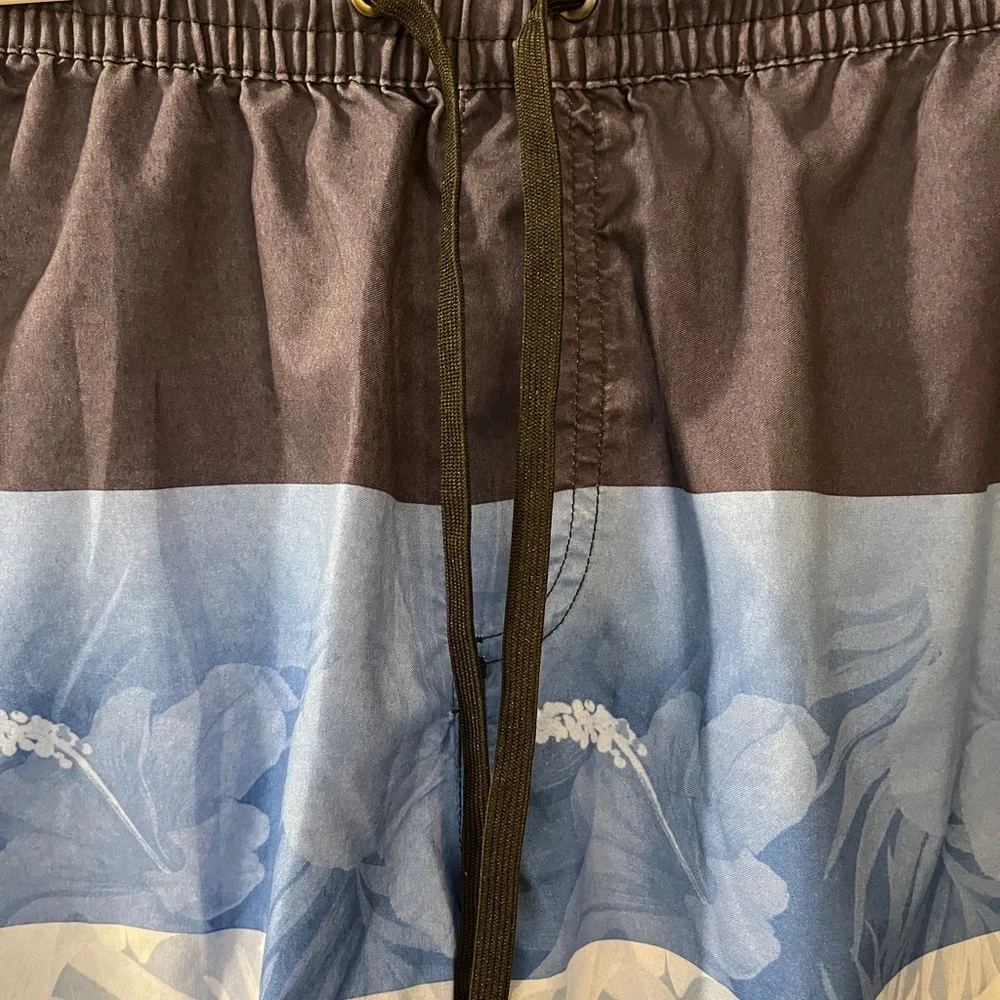 Men’s size medium blue striped floral Quiksilver swim trunks